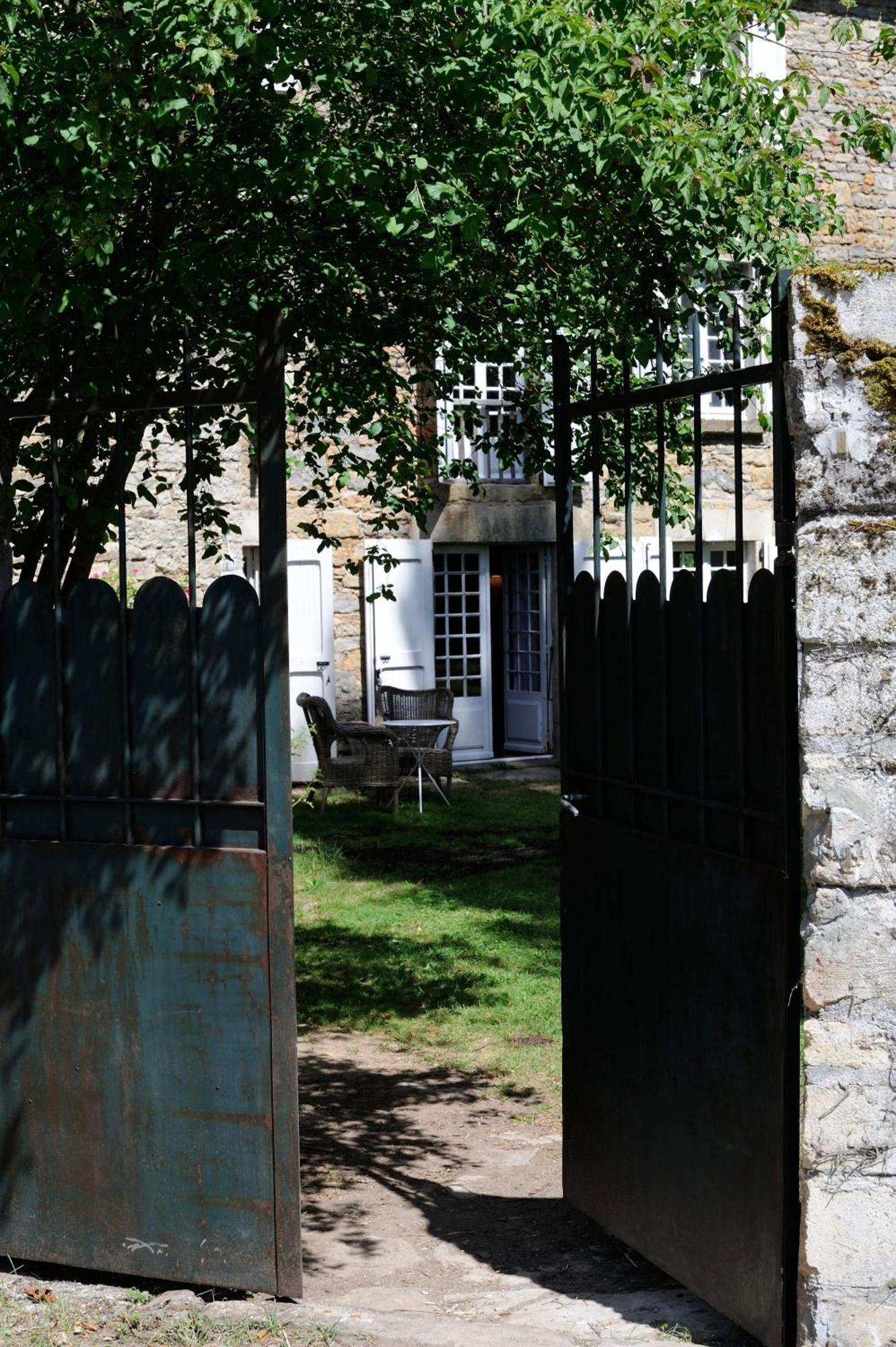 Maison D'Hotes La Singuliere Sévérac-le-Château Екстериор снимка